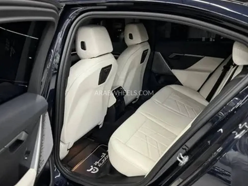 بي ام دبليو الفئة الخامسة 2024 for Sale in الرياض Image-6