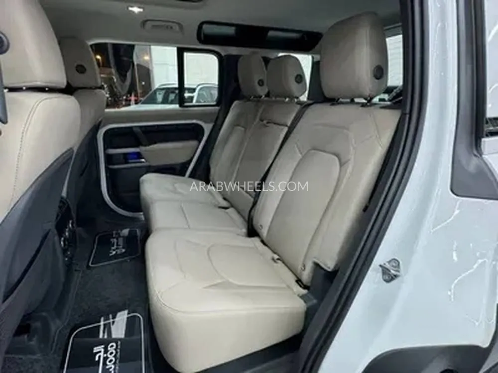 لاند روفر ديفندر 2023 for Sale in الرياض Image-6