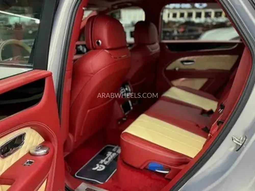 بنتلي بنتايجا 2021 for Sale in الرياض Image-6