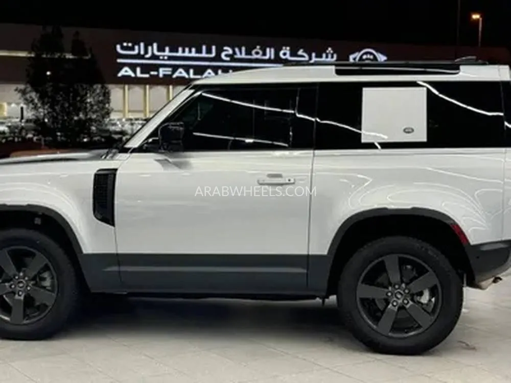 لاند روفر ديفندر 2023 for Sale in الرياض Image-4