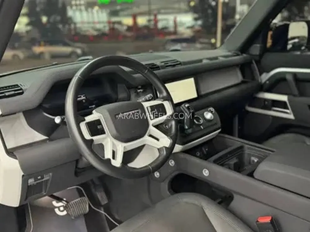 لاند روفر ديفندر 2023 for Sale in الرياض Image-6