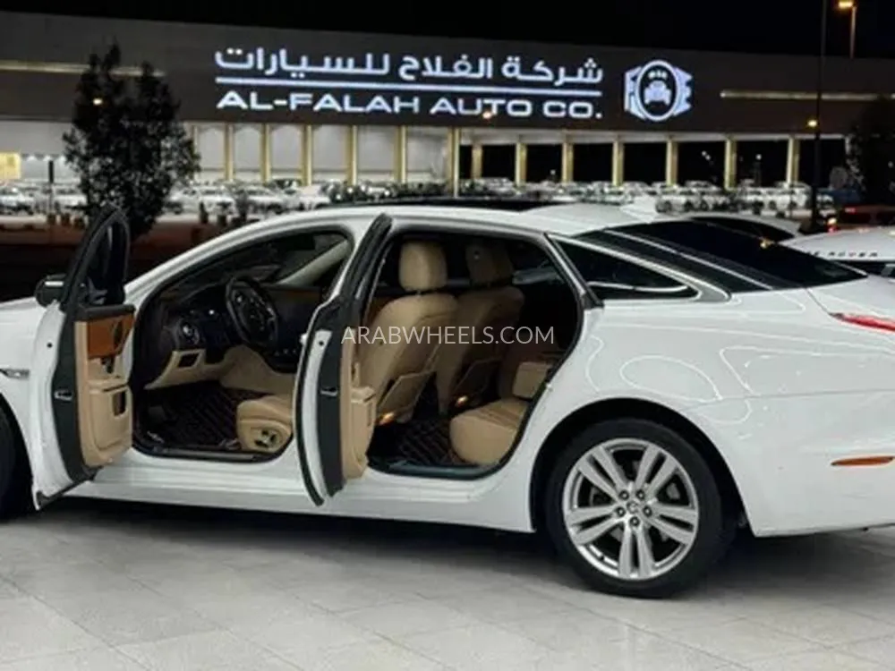  جاكوار XJ 2013 for Sale in الرياض Image-8