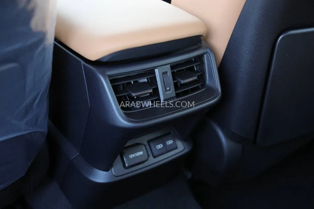 لكزس ES 2025 for Sale in بريدة Image-8