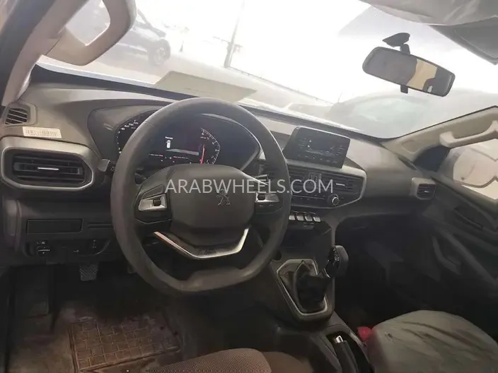 بيجو لاندتريك 2025 for Sale in الدمام Image-7