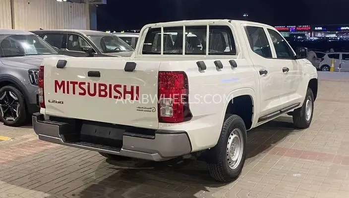 ميتسوبيشي L200 2024 for Sale in الرياض Image-12