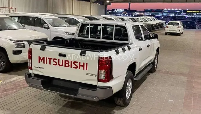 ميتسوبيشي L200 2024 for Sale in الرياض Image-12