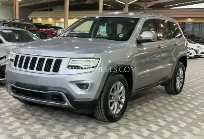 جيب شيروكي 2015 for Sale in الرياض Image-6