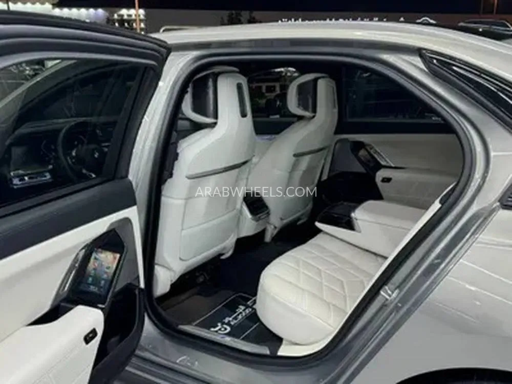بي ام دبليو الفئة السابعة 2025 for Sale in الرياض Image-12