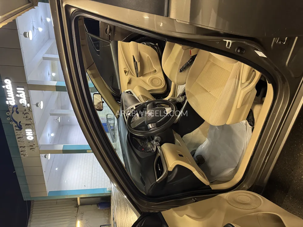 تويوتا يارس 2020 for Sale in الرياض Image-5