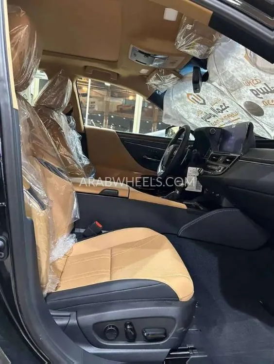 لكزس ES 2025 for Sale in الرياض Image-7