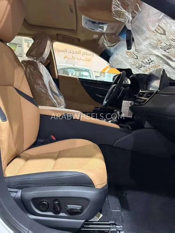 لكزس ES 2025 for Sale in الرياض Image-7