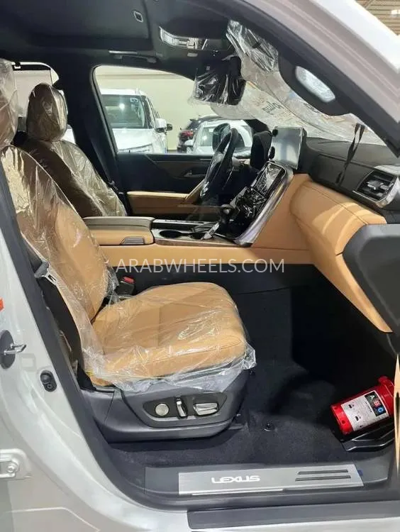 لكزس LX 2025 for Sale in الرياض Image-8