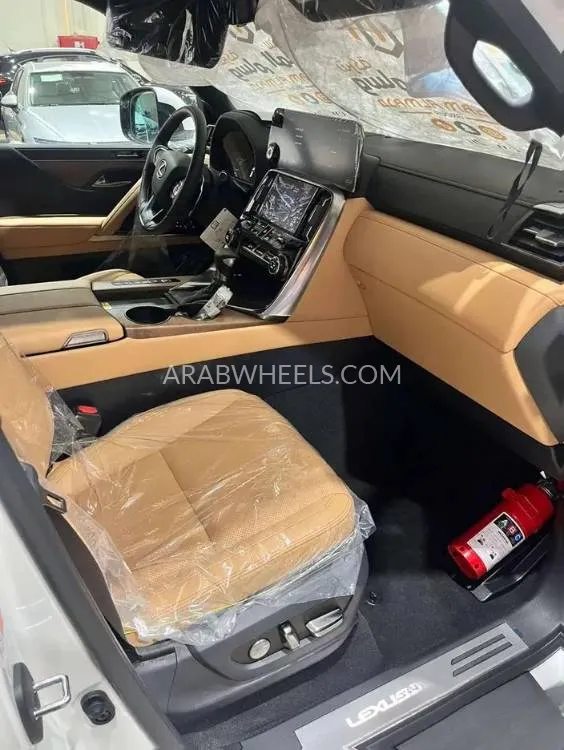 لكزس LX 2025 for Sale in الرياض Image-9