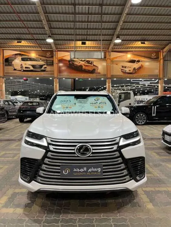 لكزس LX 2025 for Sale in الرياض Image-3