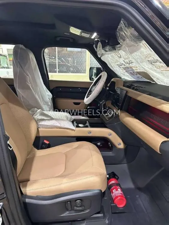 لاند روفر ديفندر 2025 for Sale in الرياض Image-7