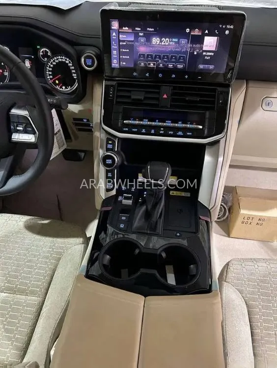 تويوتا لاند كروزر 2024 for Sale in الرياض Image-10