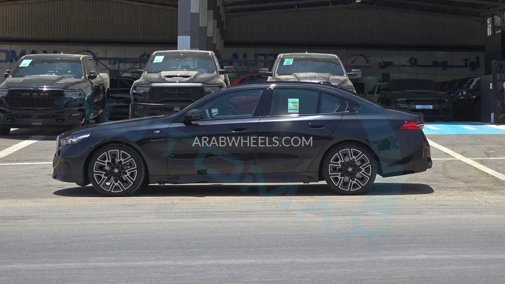 بي ام دبليو الفئة الخامسة 2025 for Sale in وادي الدواسر Image-38