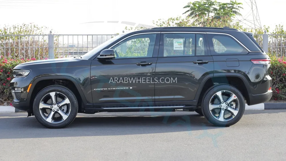 جيب جراند شيروكي 2025 for Sale in وادي الدواسر Image-31