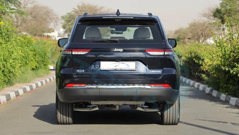 جيب جراند شيروكي 2025 for Sale in وادي الدواسر Image-5