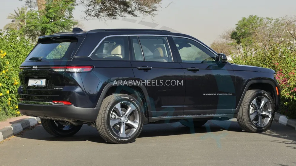 جيب جراند شيروكي 2025 for Sale in وادي الدواسر Image-6