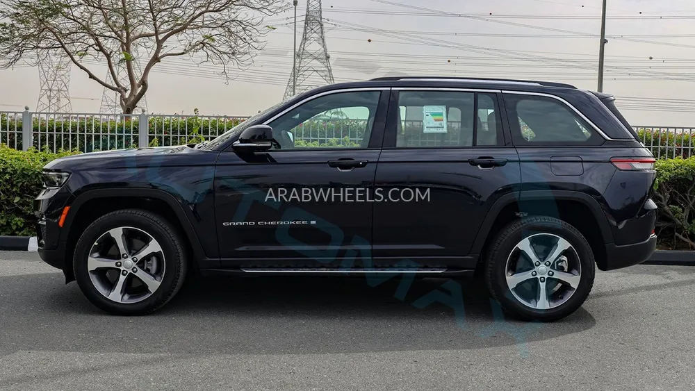 جيب جراند شيروكي 2025 for Sale in وادي الدواسر Image-33