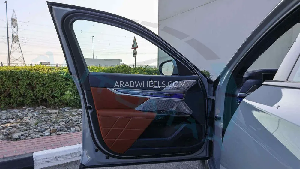 بي ام دبليو الفئة السابعة 2024 for Sale in وادي الدواسر Image-29