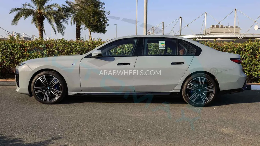 بي ام دبليو الفئة السابعة 2024 for Sale in وادي الدواسر Image-36