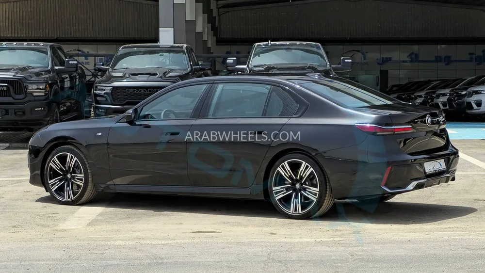 بي ام دبليو الفئة السابعة 2025 for Sale in وادي الدواسر Image-4