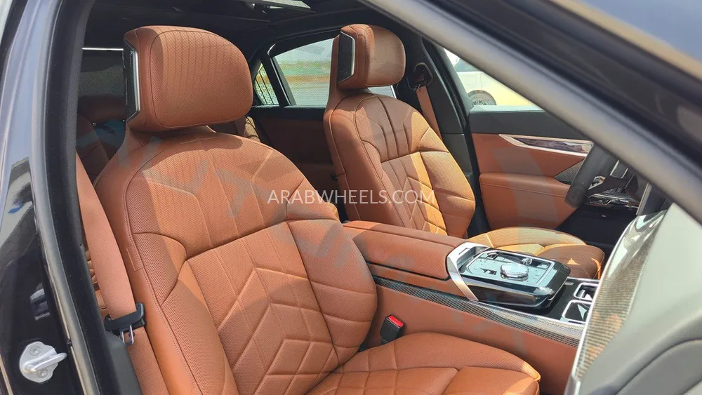 بي ام دبليو الفئة السابعة 2025 for Sale in وادي الدواسر Image-32