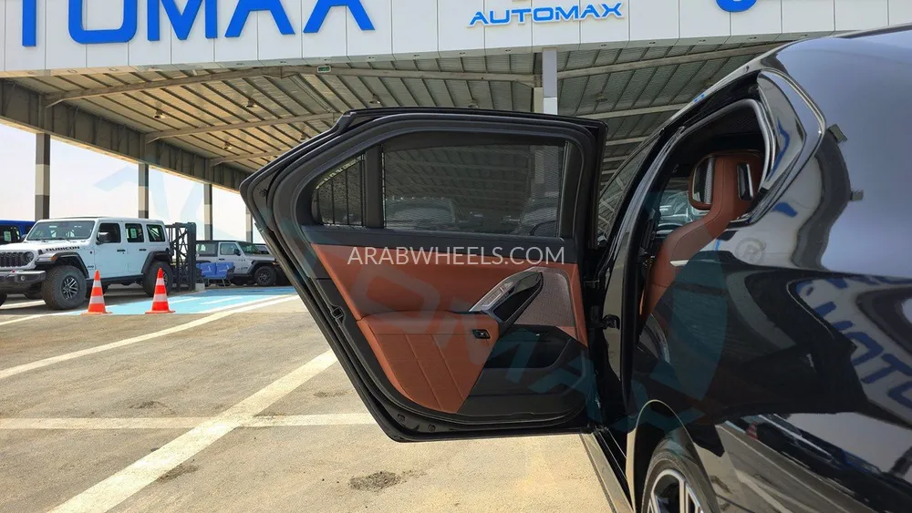 بي ام دبليو الفئة السابعة 2025 for Sale in وادي الدواسر Image-39