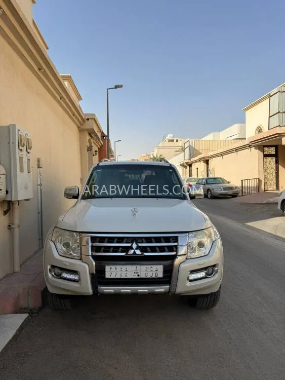 ميتسوبيشي باجيرو 2017 for Sale in الرياض Image-12