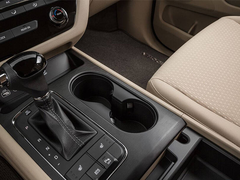 كيا كرنفال الجيل الثالث (YP) Interior 
