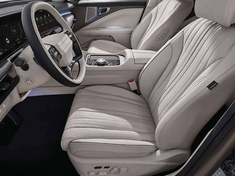 كيا كي ٨ Interior 