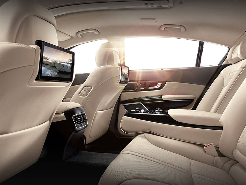 كيا كوريس Interior 