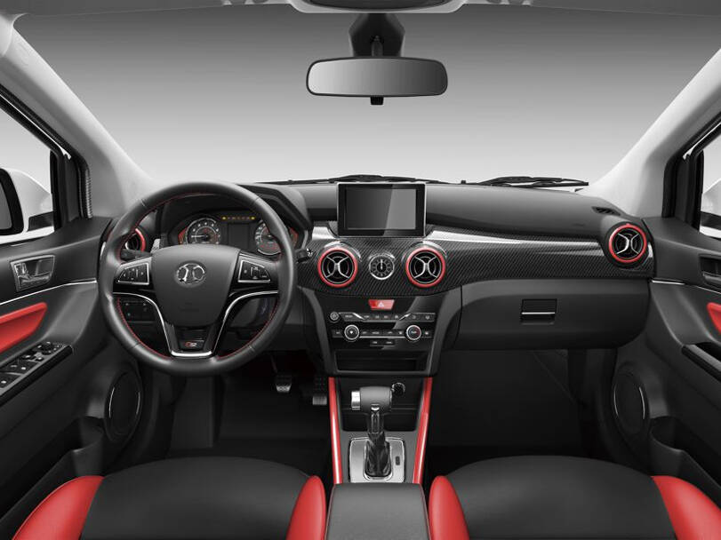 بايك إكس ٣٥ 2025 Interior 
