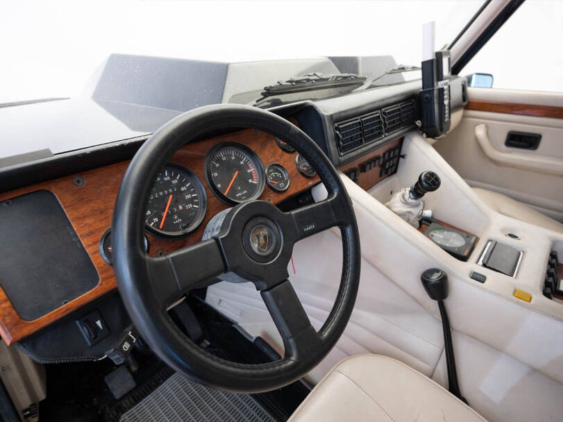 لامبورغيني إل إم ٠٠٢ Interior 