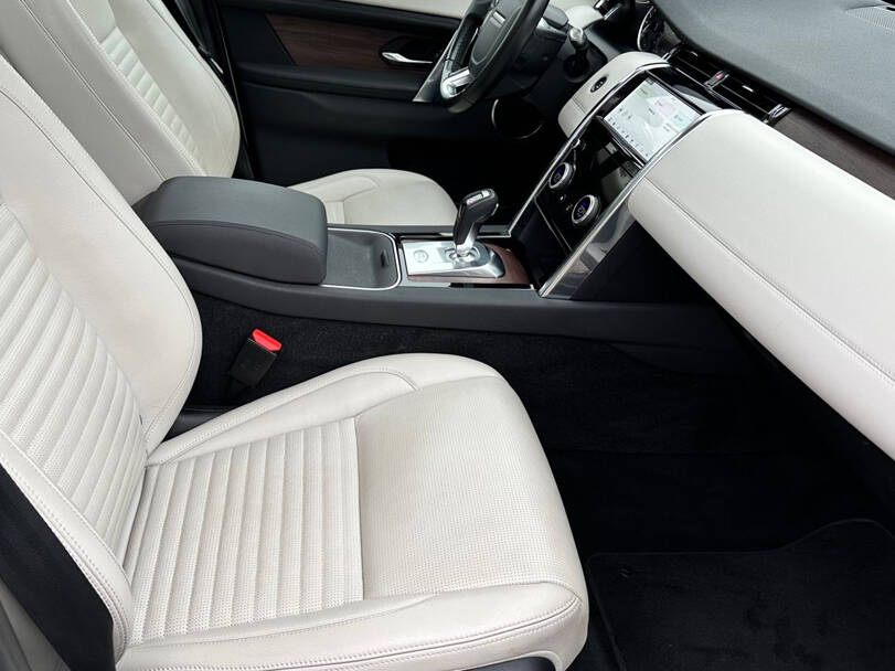 لاند روفر ديسكفري Interior 