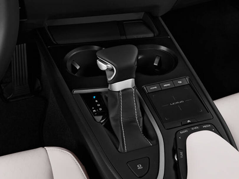 لكزس يو إكس 2025 Interior 