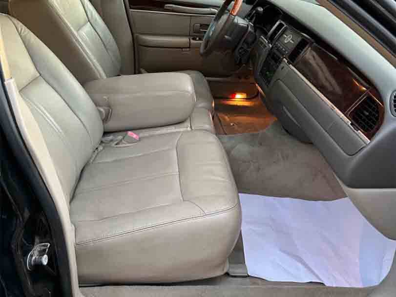 لينكون تاون كار Interior 