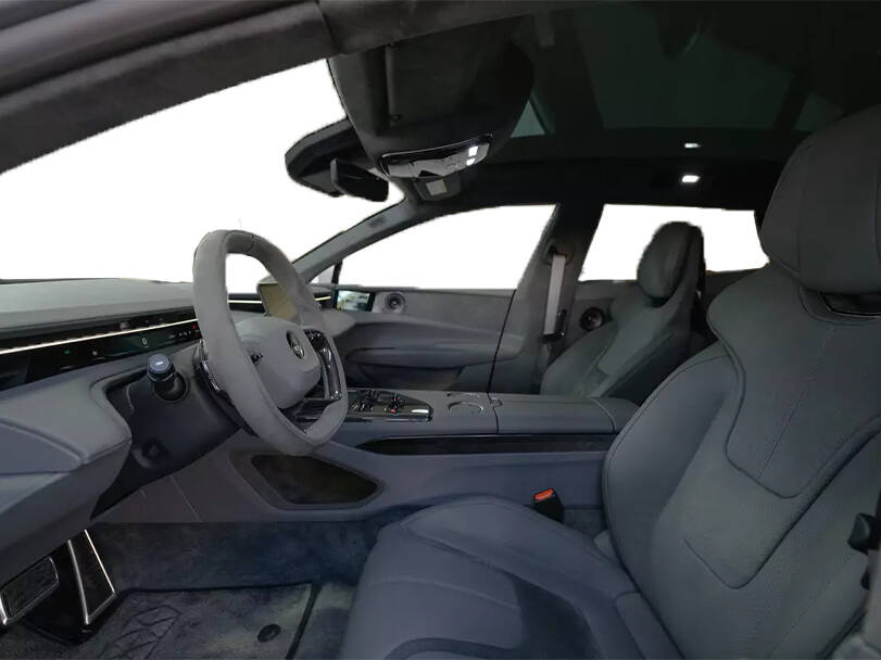 لوتس إيميا Interior 