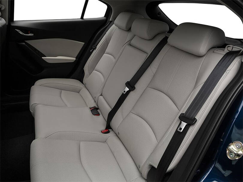 مازدا ٣ Interior 