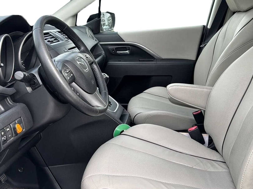 Mazda 5 Interior 