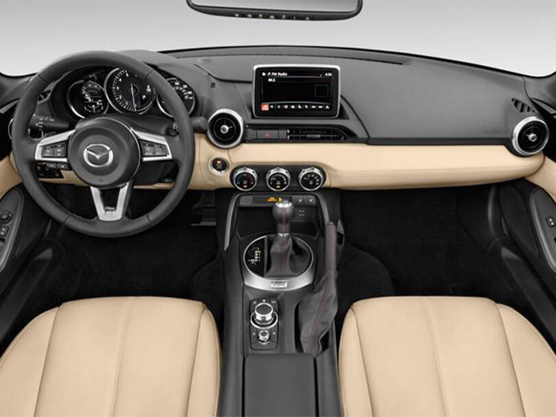 مازدا إم إكس ٥ Interior 