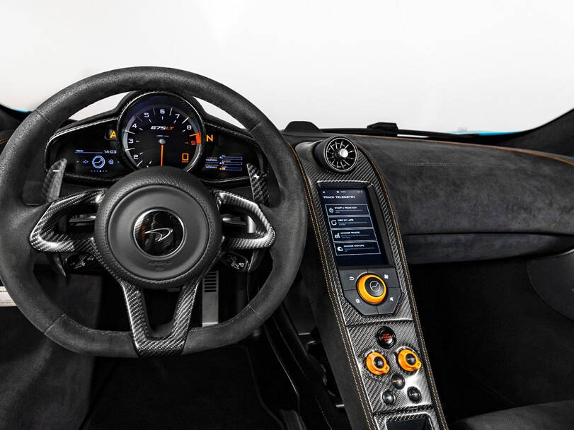 ماكلارين ٦٧٥ إل تي Interior 