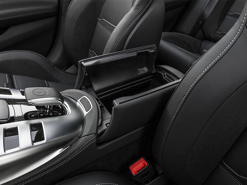 مرسيدس بنز إيه إم جي جي تي Interior 