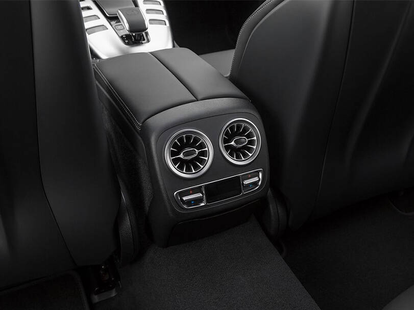مرسيدس بنز إيه إم جي جي تي Interior 