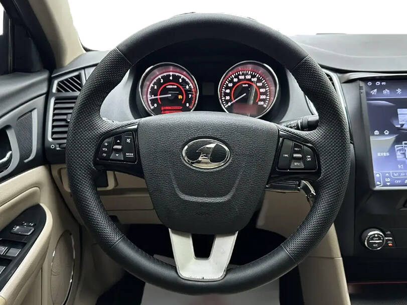 بيستون بي ٥٠ الجيل الأول Interior 
