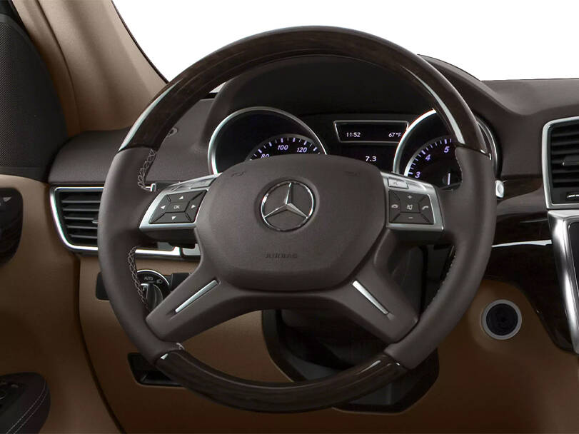 مرسيدس بنز إم كلاس Interior 