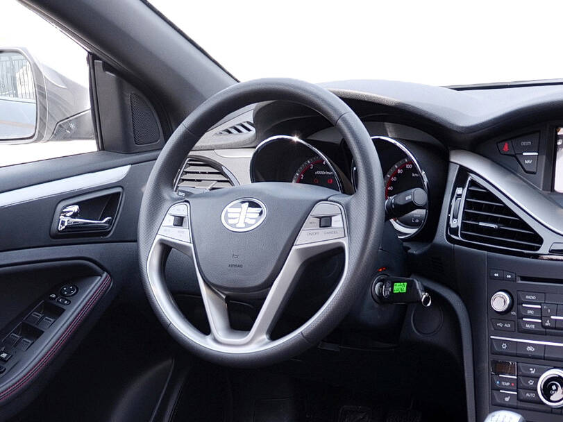 بيستون B70 الجيل الثاني Interior 