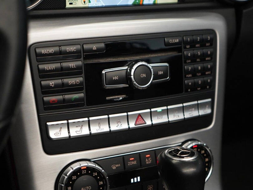 مرسيدس بنز إس إل كيه كلاس Interior 